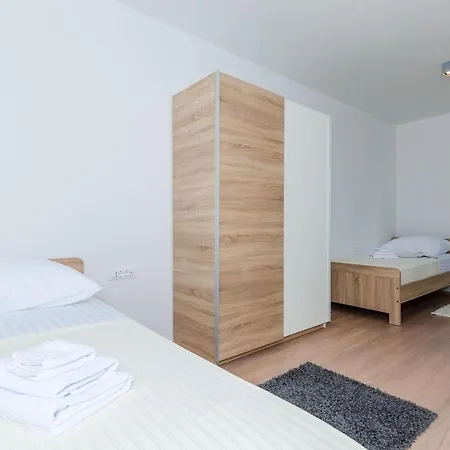 Apartment Luni - Three Bedroom With Balcony And City View *