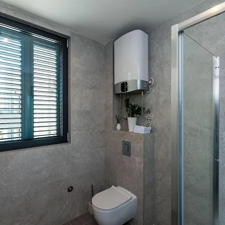Apartment Luni - Three Bedroom With Balcony And City View *