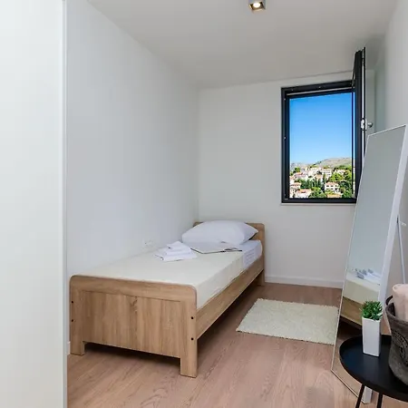 Luni - Three Bedroom With Balcony And City View *