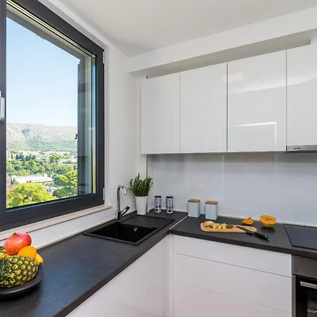 Luni - Three Bedroom With Balcony And City View