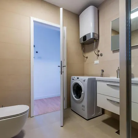 Luni - Three Bedroom With Balcony And City View Ντουμπρόβνικ