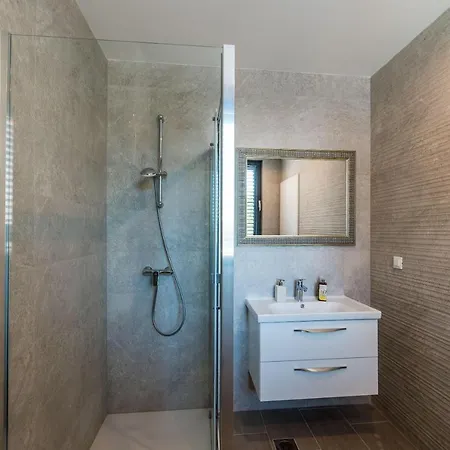 Luni - Three Bedroom With Balcony And City View Διαμέρισμα Ντουμπρόβνικ