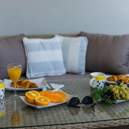 Lejlighed Luni - Three Bedroom With Balcony And City View *