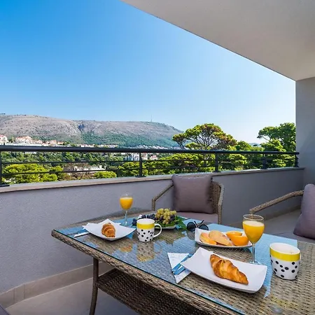 Luni - Three Bedroom With Balcony And City View * Dubrovnik