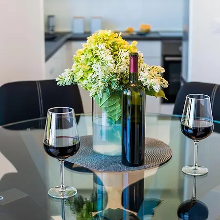 Luni - Three Bedroom With Balcony And City View Appartement *